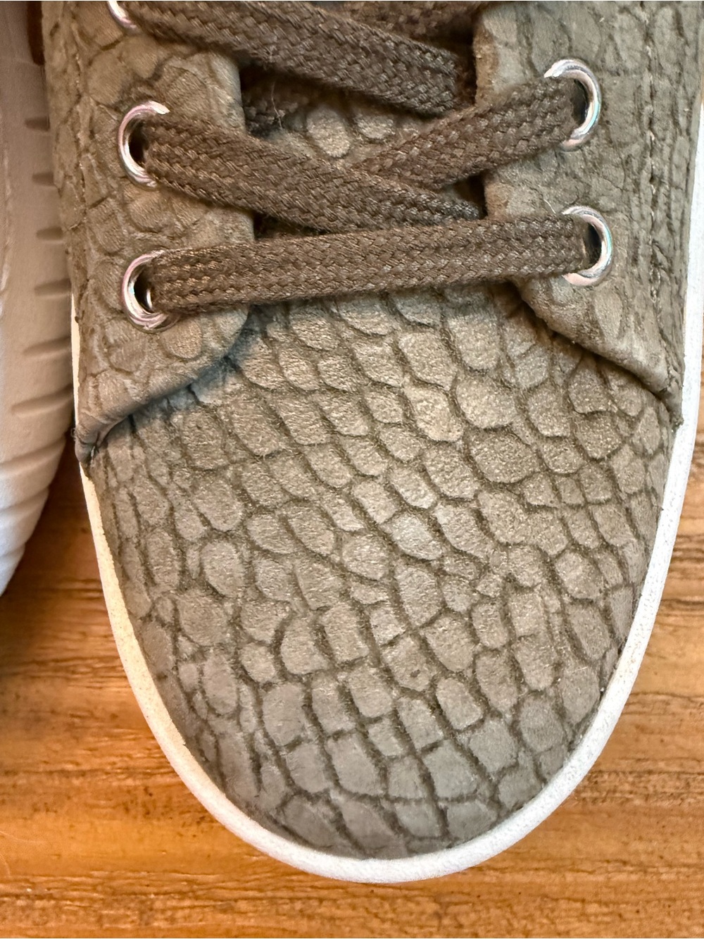 Söfft Olive Snake Embossed Platform Sneakers Women’s Size 9.5 - Picture 7 of 11
